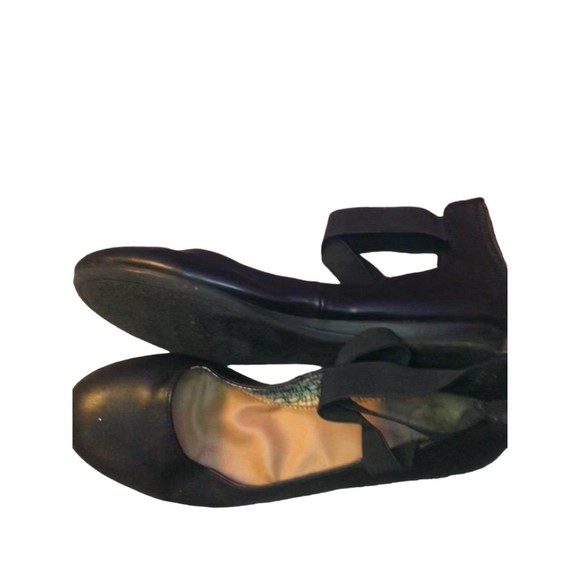 Daisy Fuentes Leather Ballet Flats - with Zipper Close
Black Grade B- Size 8 - Picture 5 of 5